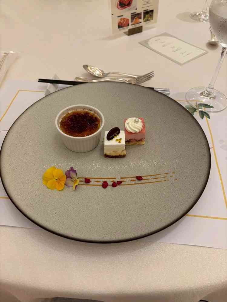 デザートもいただきブリュレのプリンは非常に人気みたいでとてもおいしかったです