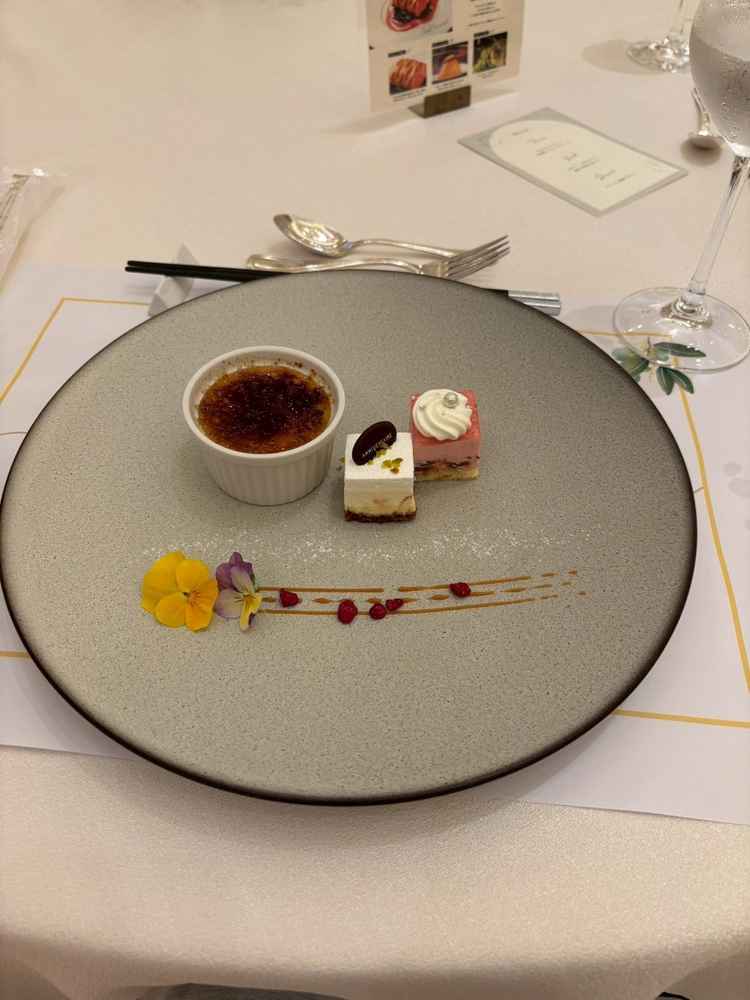 デザートもいただきブリュレのプリンは非常に人気みたいでとてもおいしかったです