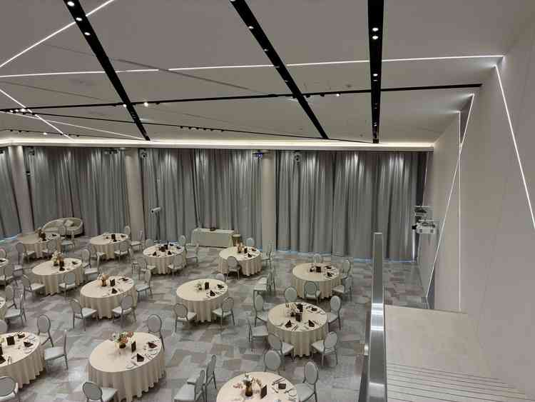 階段から入場できる会場