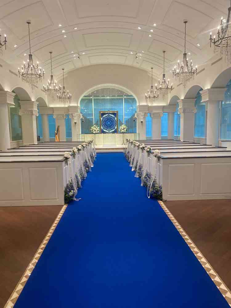 チャペルはブルーが映えていました。