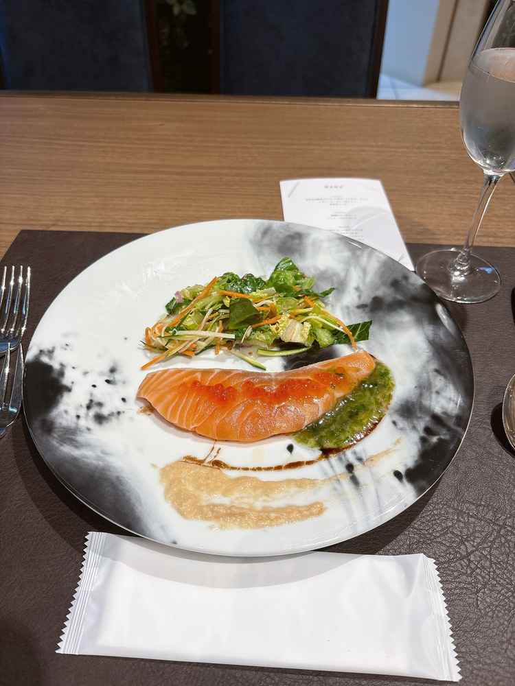 人生で一番美味しいサーモンでした。当日はもっと美味しくなるそうです