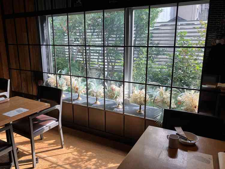 外の風景も少し見えて隠れ家のようでした