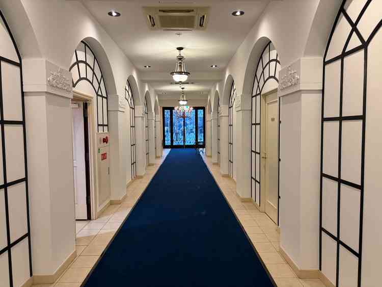 入口入ってすぐの青い道がとっても可愛かった。