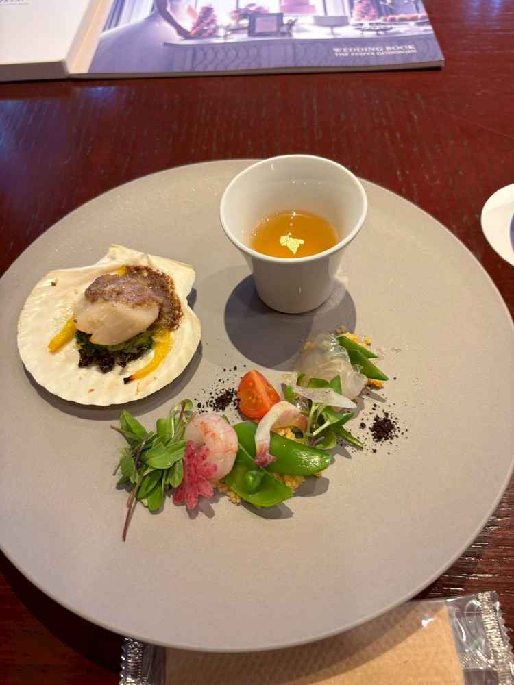 お料理の写真。前菜とスープ等。おいしかったです。