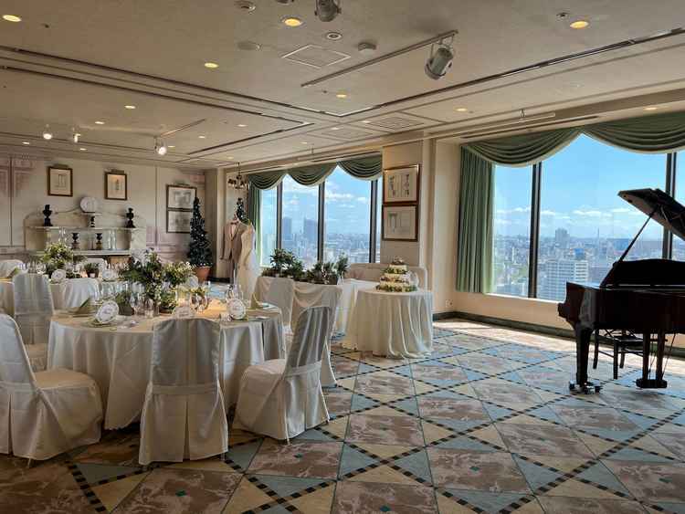 パラッツォ。開放感のある窓。