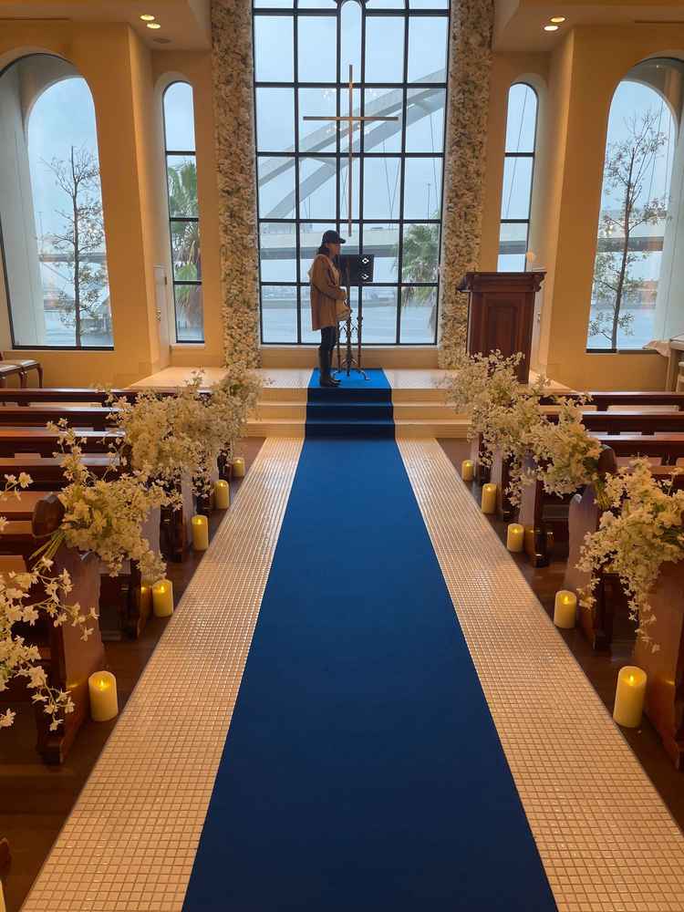 ブルーのバージンロードです。素敵てした！