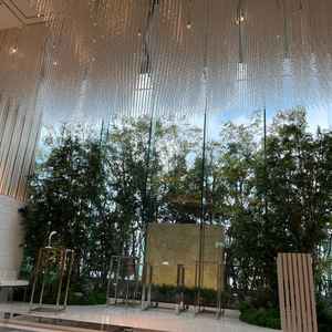 チャペル　天井が高く開放感がある