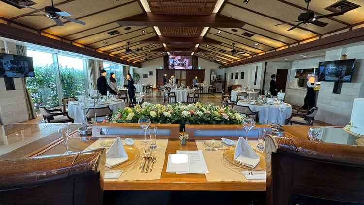 2階の披露宴式場の新郎新婦席から見た様子