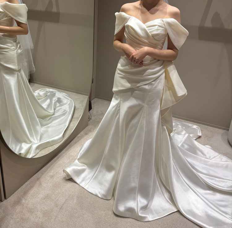 ドレスの試着時、様々な角度で写真を取らせて頂きました