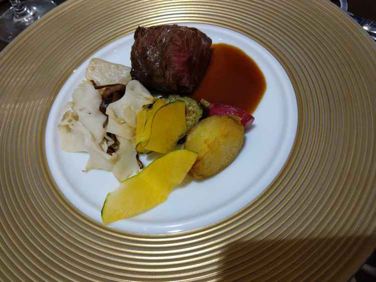 試食のお料理がとても美味しくお肉が柔らかで甘辛いソースとよく合っていました。ボリューミーで満足です。