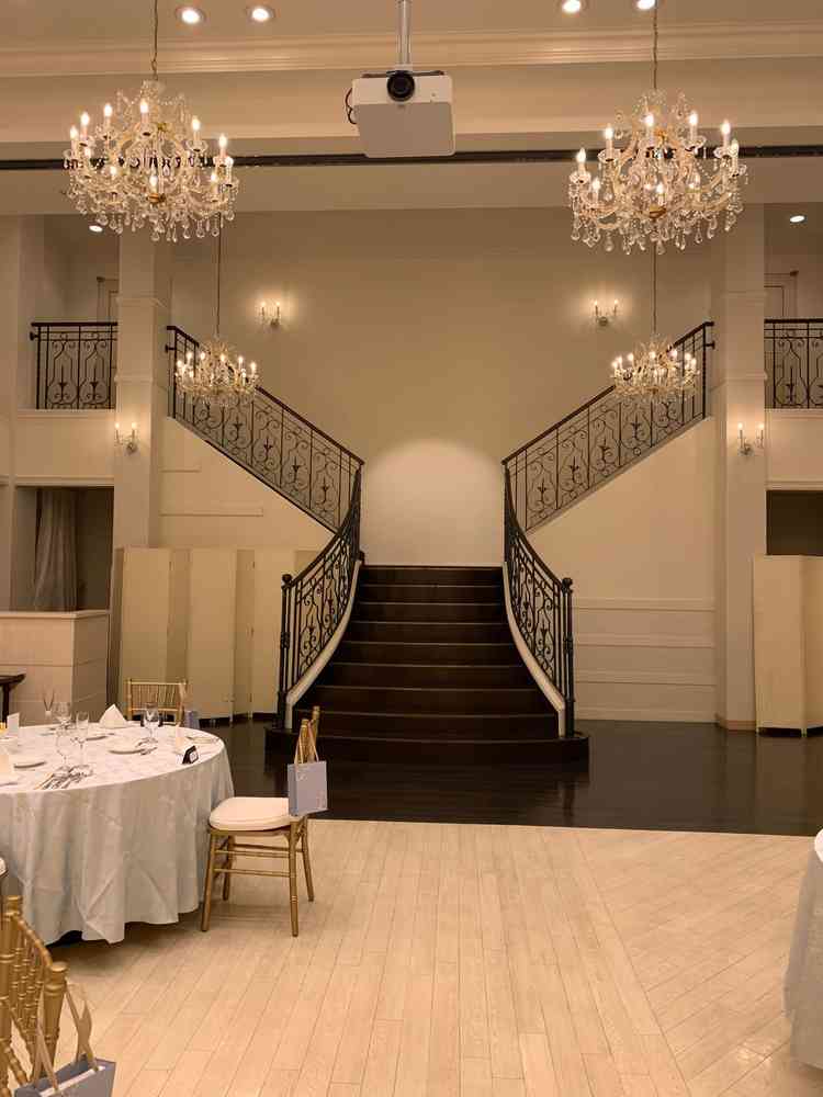 披露宴会場の演出の階段