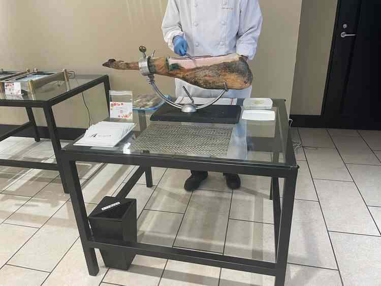 アフターセレモニーの生ハム。