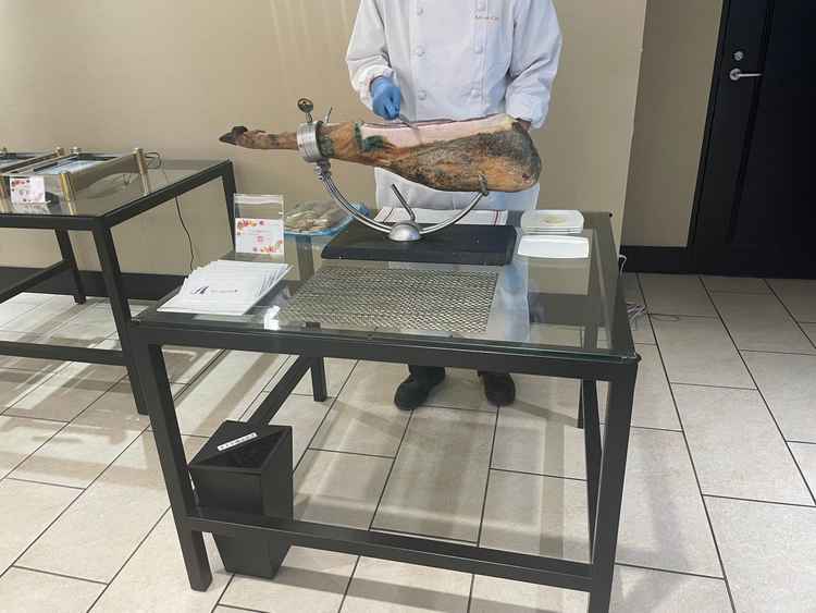 アフターセレモニーの生ハム。