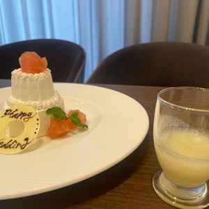 プチウェディングケーキ。試食でいただきました。