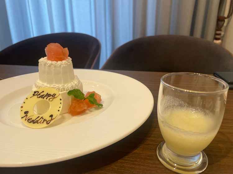 プチウェディングケーキ。試食でいただきました。