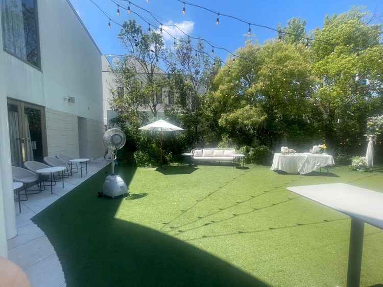 青空の下で過ごせるガーデンが魅力的で、開放的な雰囲気が心地よかったです。