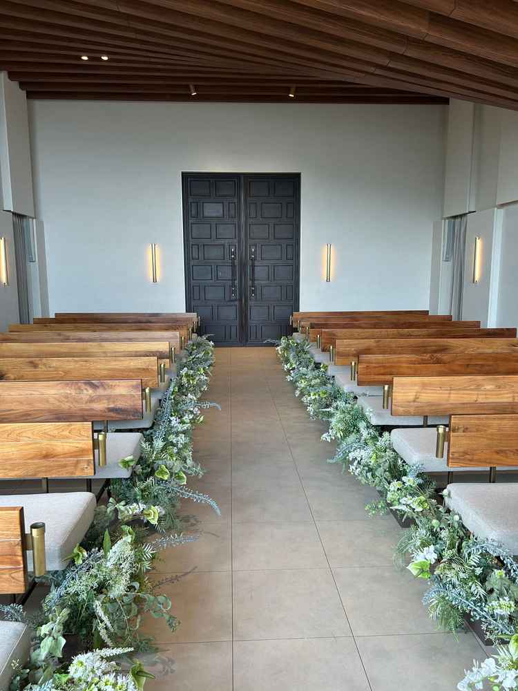 チャペルで天井の雰囲気も見えるみなとみらいの景色も良かった。