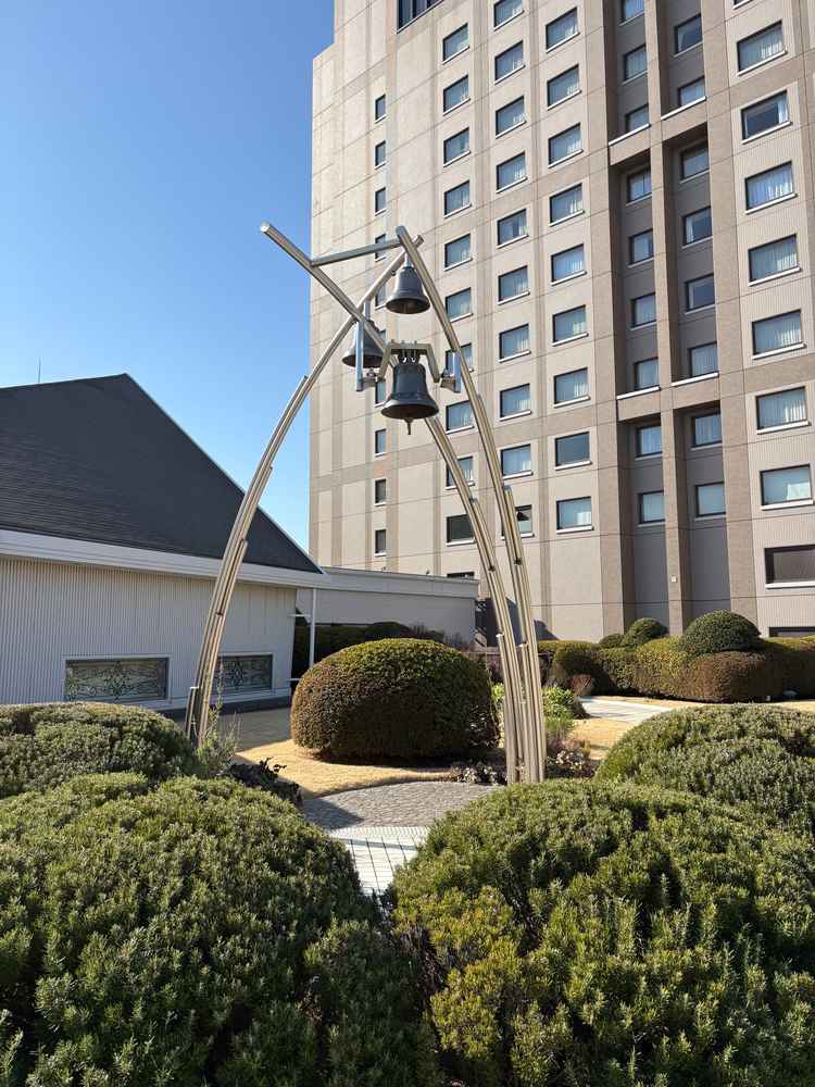 チャペルの横の鐘を鳴らすところで集合写真を撮られる方も多いみたいです。