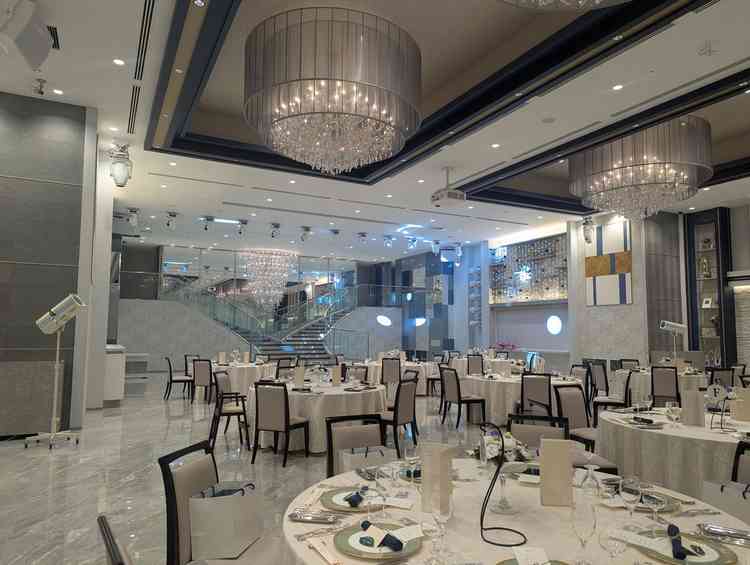 全面プロジェクションマッピングが出来る所で演出が印象的だした。