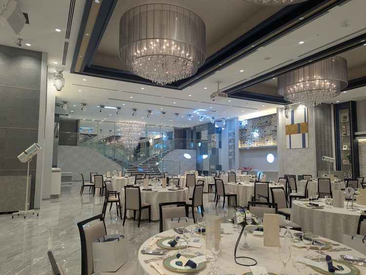 全面プロジェクションマッピングが出来る所で演出が印象的だした。