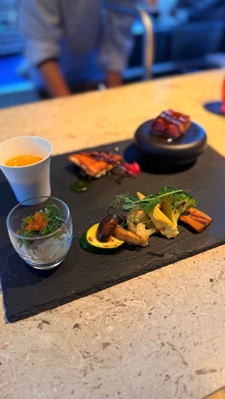 試食会の食事。前菜がとてもおいしかった。お魚とお肉はグレードをあげるとよくなりそう。