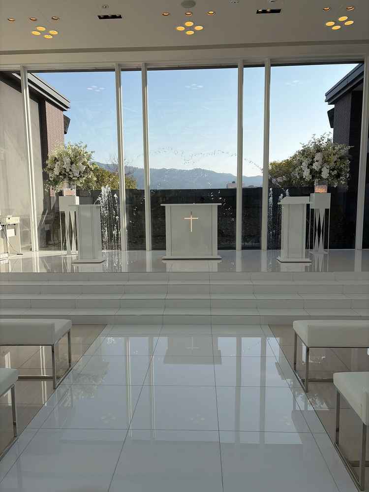 チャペルが扉を開けた瞬間光が差し込んできて衝撃でした。