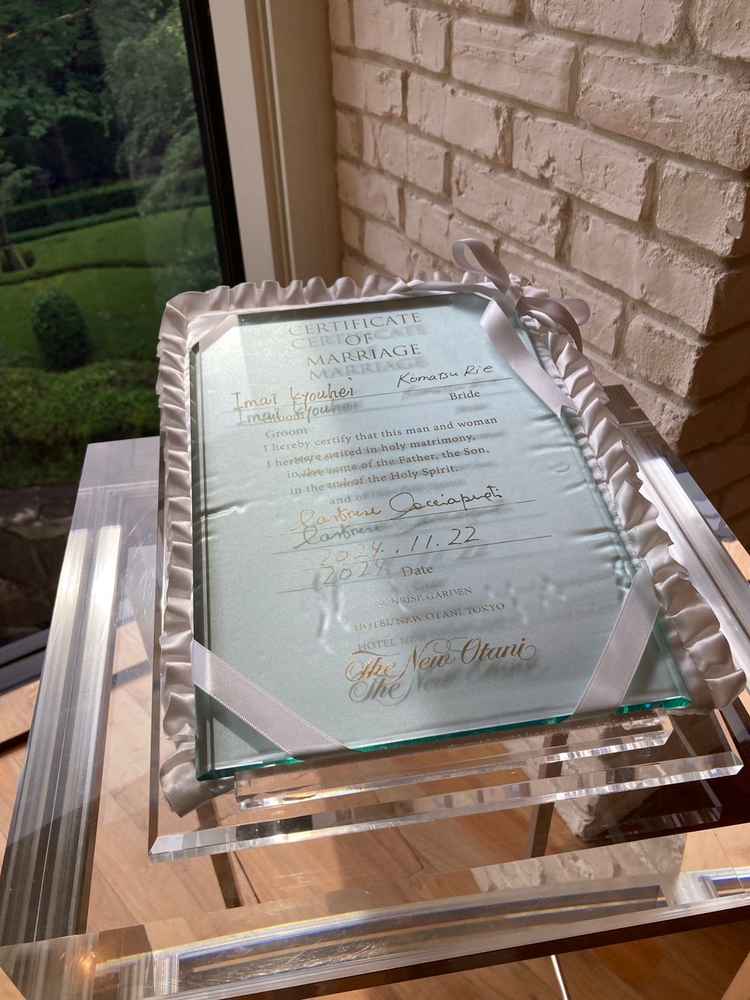 サンライズガーデン限定のガラスの誓約書。紙と違ってずっと家で飾って置けるというのが魅力に感じた。