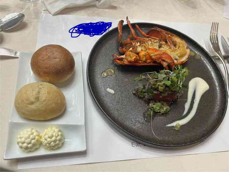 メインが和風、洋風と選べてよかった。オレンジのバターも好みでした。