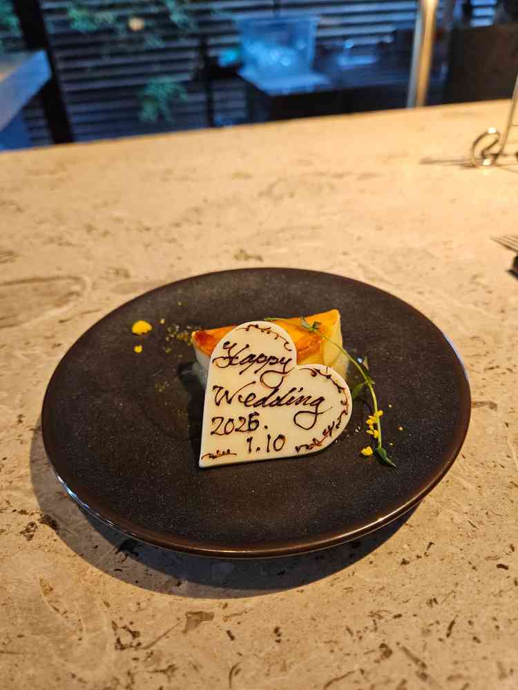 メッセージのチョコペンも書き慣れていそうで安心感があった