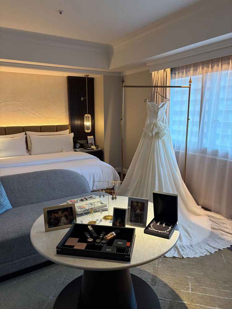 当日はホテルのお部屋でヘアメイク等の準備をできるそうです。