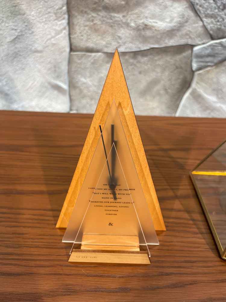 結婚証明書。斬新で素敵な、思い出にもなるものなのでとても惹かれました。