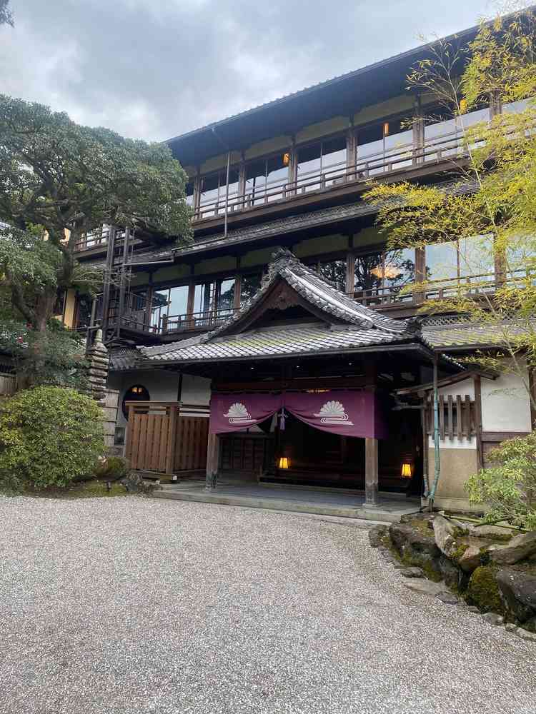 外観も綺麗で和装での写真が映えそうです。