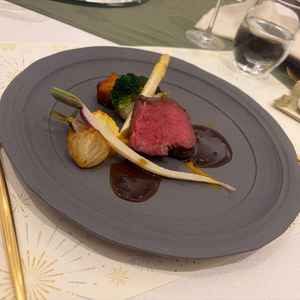 試食はお魚とお肉のメイン以外にお酒に合う軽いものも出していただけて満足度が高かったです。