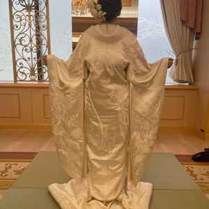 白無垢を試着させていただきました。