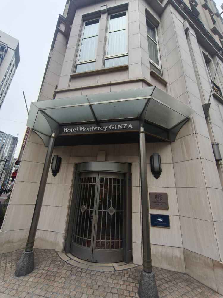 ホテル外観。クラシックでコンパクトな雰囲気。アクセスも良好でした。