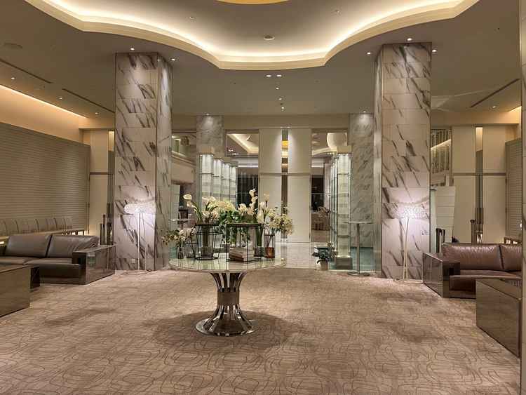 披露宴会場前に飲み物を飲んだりできるスペースがあるのが良かったです。