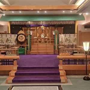 神前式での挙式も可能。質素すぎず、和装もしっかり映える。