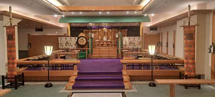 神前式での挙式も可能。質素すぎず、和装もしっかり映える。