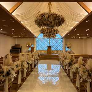 ル・レーヴチャペルの中の写真。現代的で暖かい雰囲気でした。