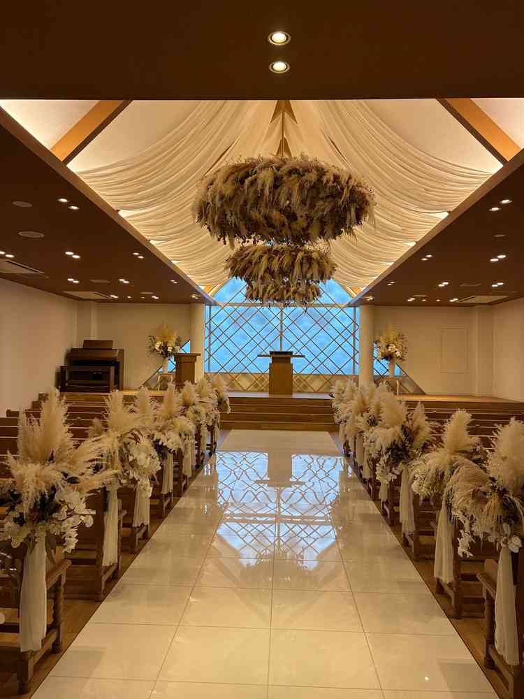 ル・レーヴチャペルの中の写真。現代的で暖かい雰囲気でした。