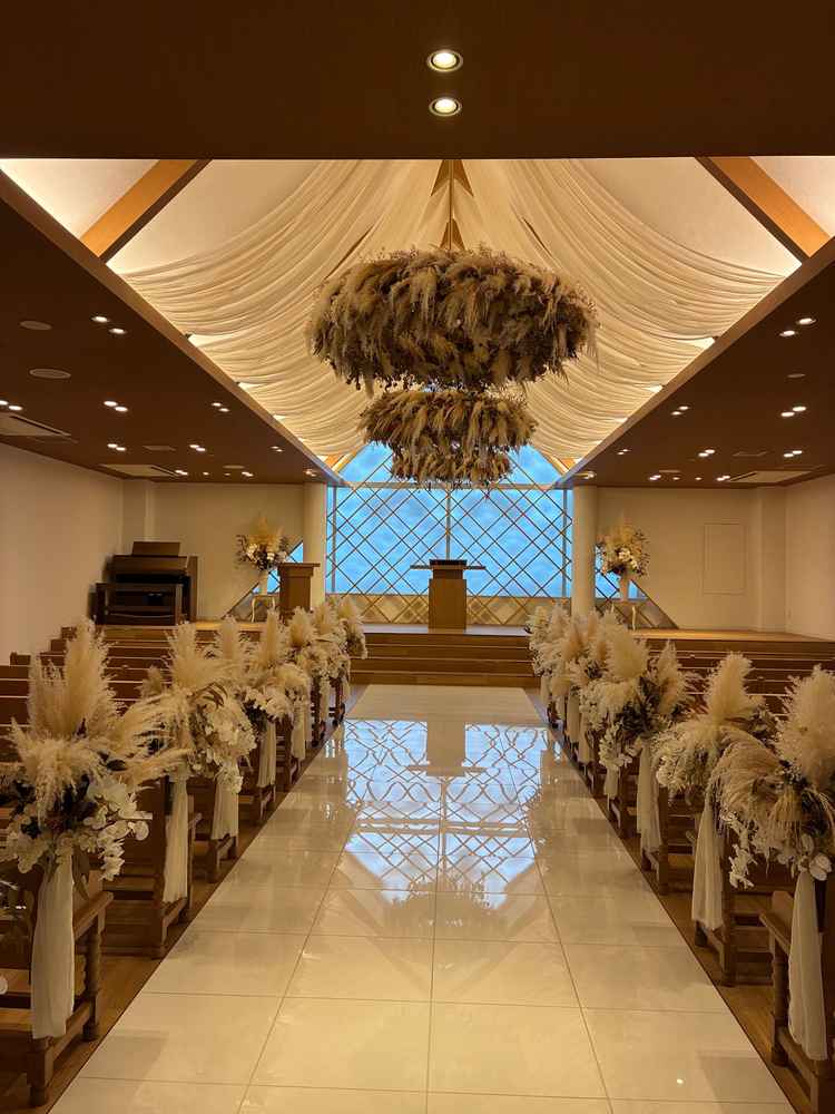 ル・レーヴチャペルの中の写真。現代的で暖かい雰囲気でした。