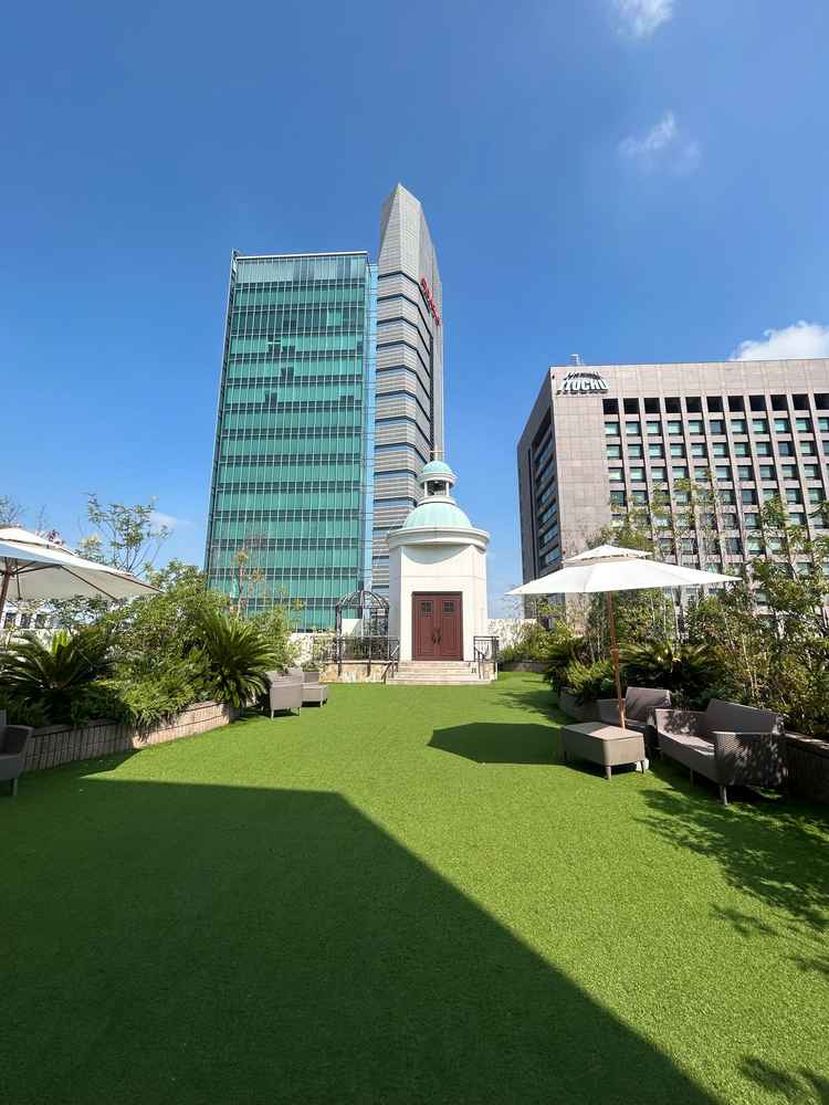 屋上の庭園。外にも出られてバルーンリリースができる