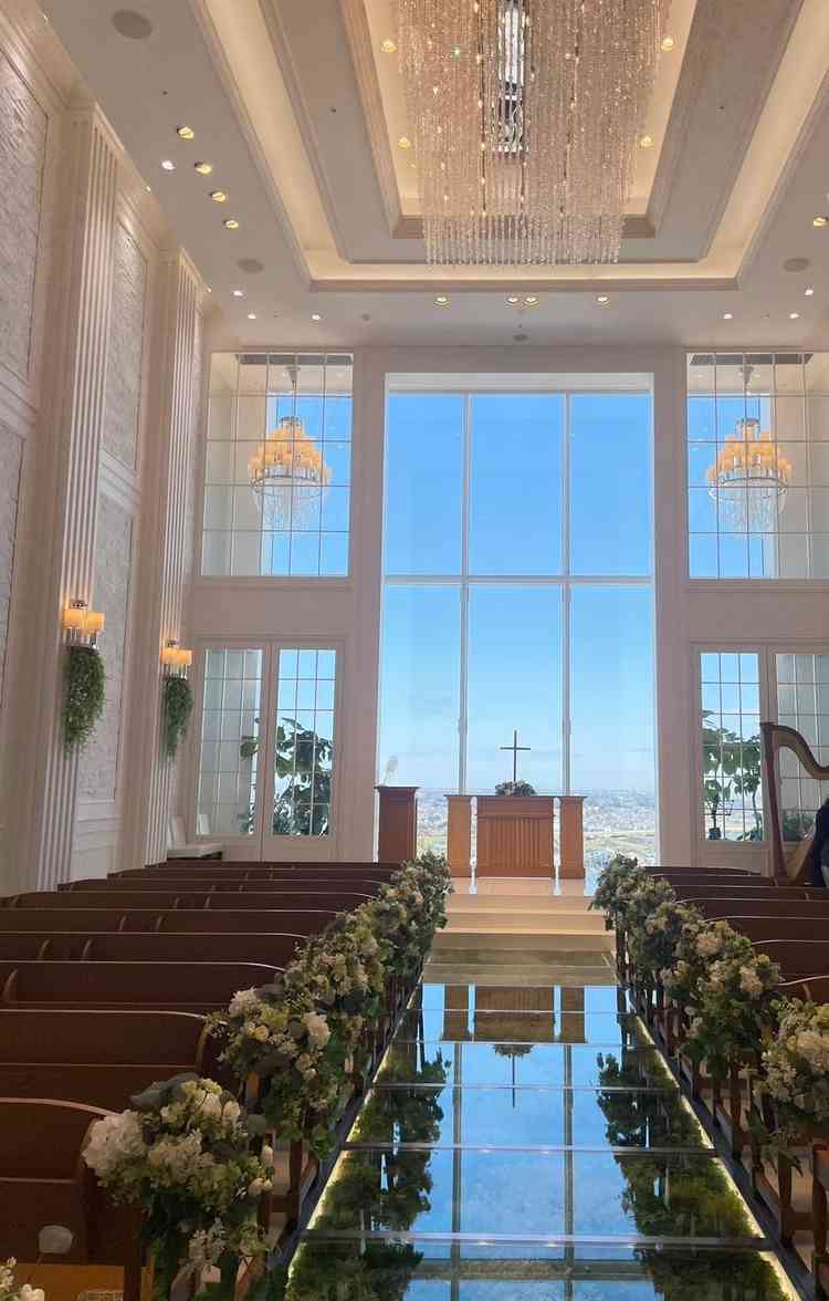 チャペルは天井が高く、眺めも良く素晴らしい雰囲気でした。