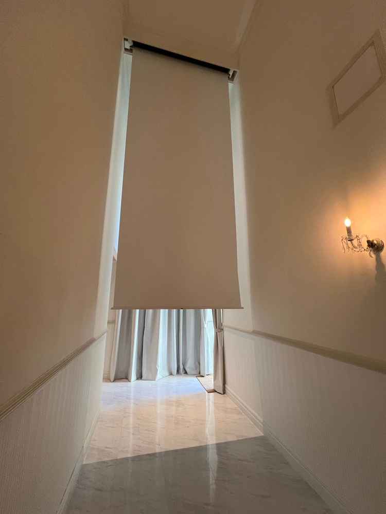 チャペル前の映写機