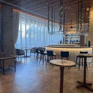 待合室や披露宴会場、テラスがひと続きになっていて開放感があった。