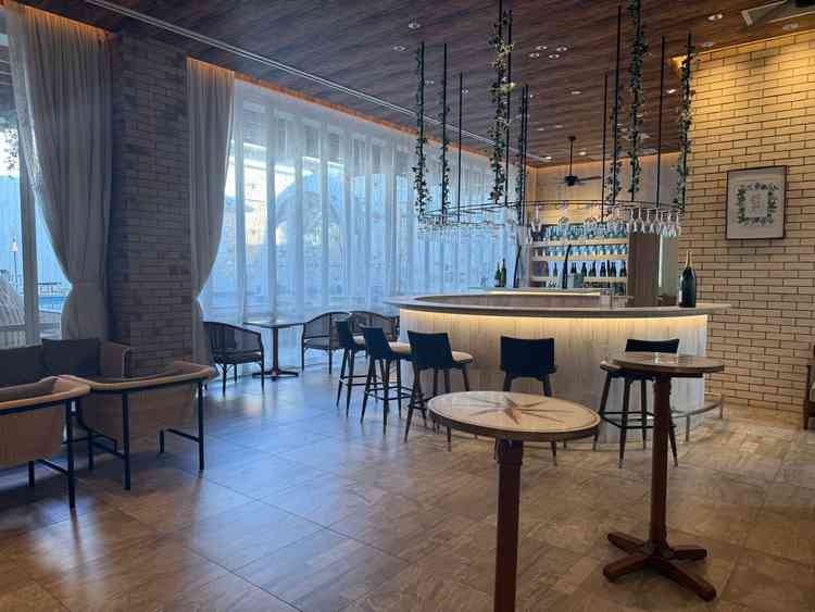 待合室や披露宴会場、テラスがひと続きになっていて開放感があった。