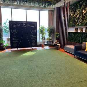 全天候型の披露宴会場内インナーガーデン