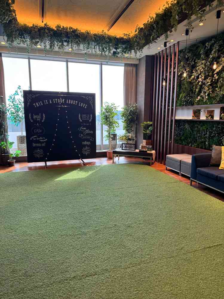 全天候型の披露宴会場内インナーガーデン