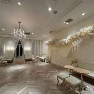 式と披露宴の間に、ウェルカムパーティーを行う場所。料理は夫婦で決めたものを作ってくれるそう。