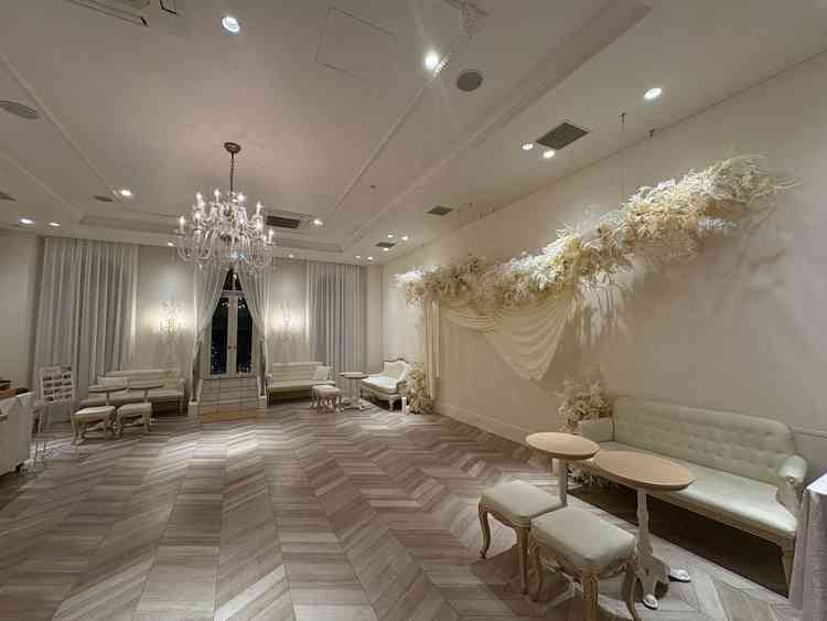 式と披露宴の間に、ウェルカムパーティーを行う場所。料理は夫婦で決めたものを作ってくれるそう。